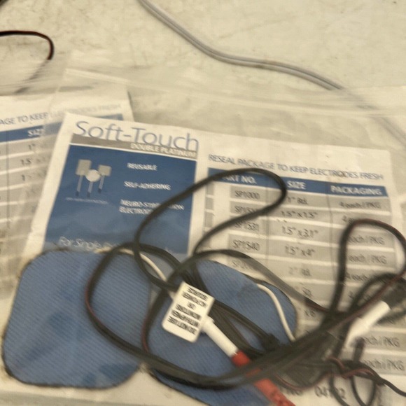 Ultima 5 TENS U5 unit with carrying case and instructions manual - Picture 5 of 11